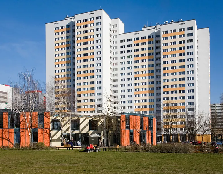 Kleine geräumige Wohnung mit guten Anbindungen an die öffentlichen Verkehrsmittel — photo 1